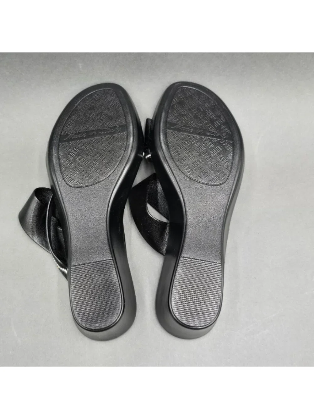 Italian Shoemakers Remus Black Slide Sandals Size 7 M Crystal Trim Wedge Heel - Picture 7 of 8